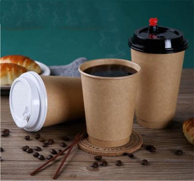أكواب قهوة للحفلات ذات أغطية للاستعمال مرة واحدة
