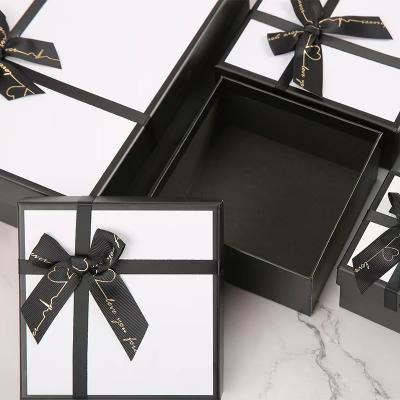 هايت إند مخصص صندوق هدايا عيد الميلاد المورد
